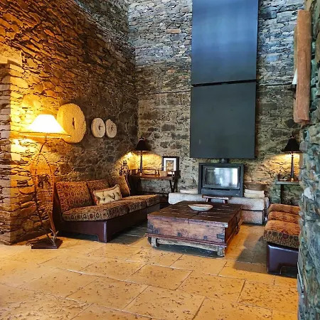Casa Pipas / Quinta Do Portal Sabrosa