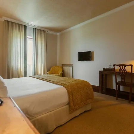 Casa Pipas / Quinta Do Portal Sabrosa